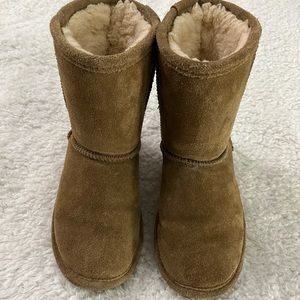 ❤️‍🔥3/$15❤️‍🔥 BearPaw boots - Girls size 3